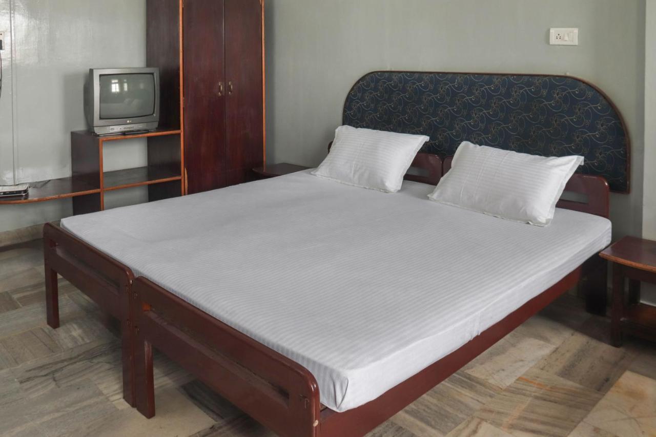 Spot On 49477 Hotel Galaxy Dimāpur Exterior foto